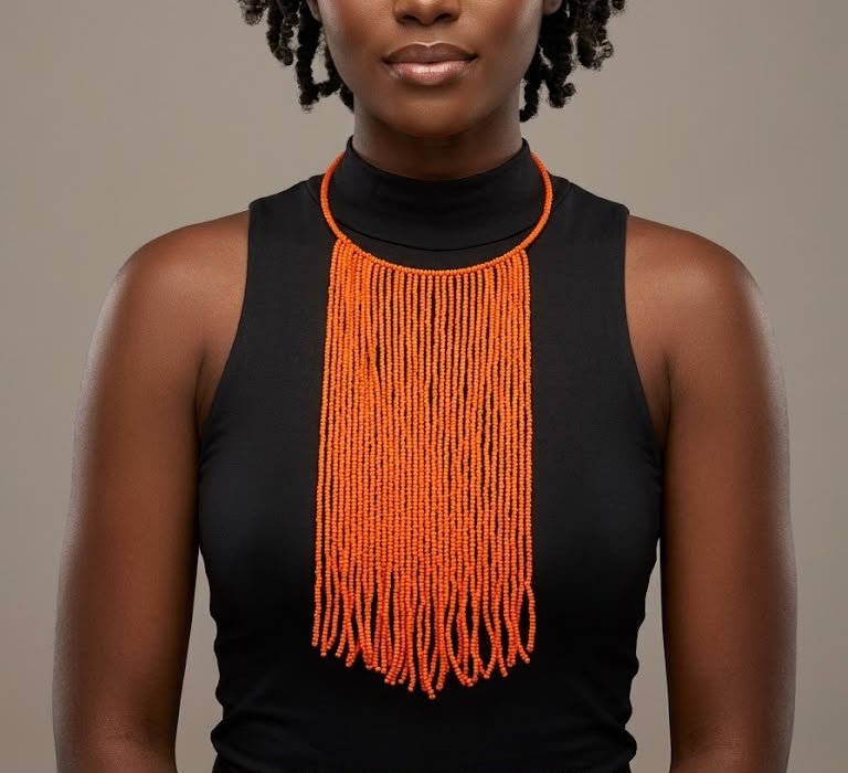 Collier artisanal en perles orange rares