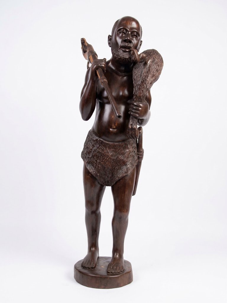 Le Chasseur — La force et la bravoure sculptées dans le bois