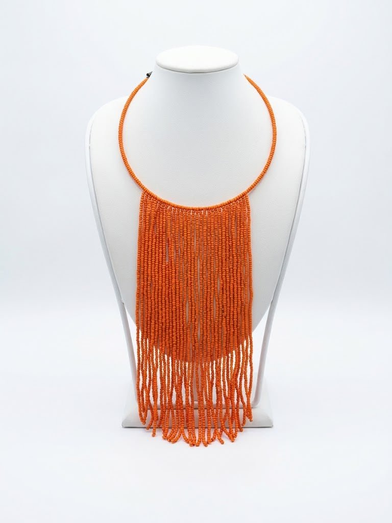Collier artisanal en perles orange rares