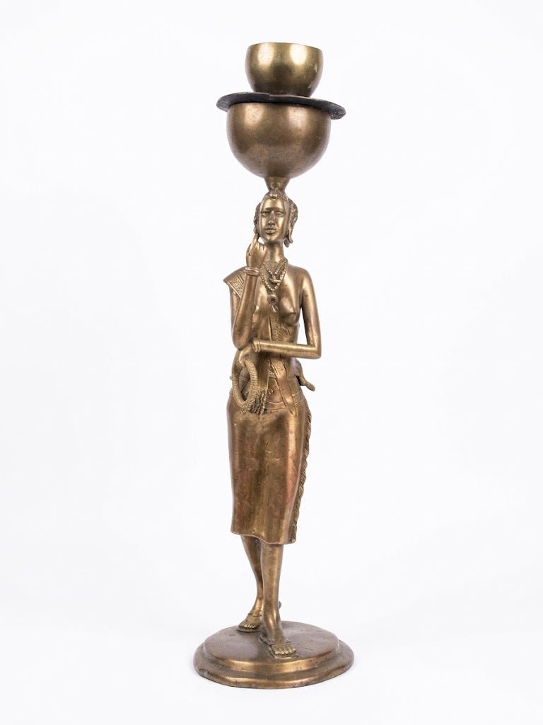 Mère et Fille – Symbole de Transmission et de Réussite Commerciale